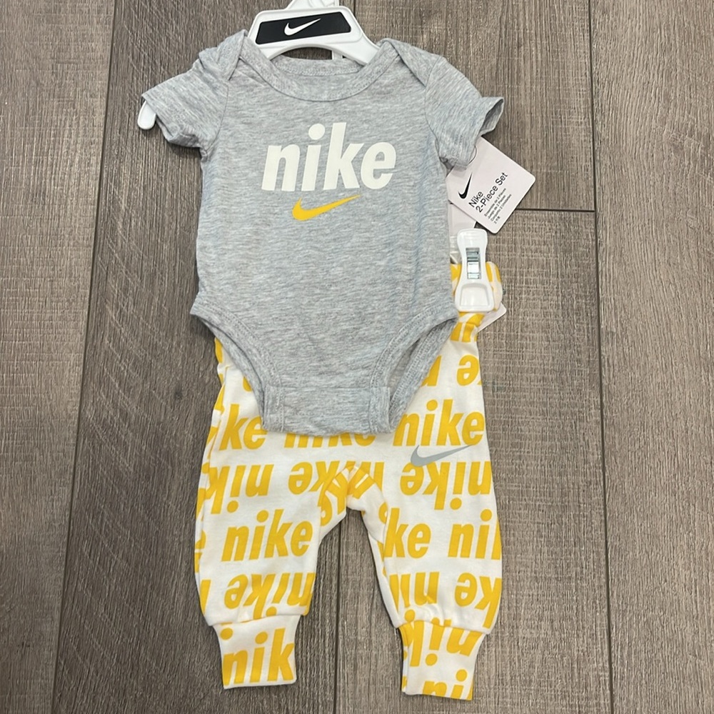 Nike 2 Piece Set For Newborn New With Tags